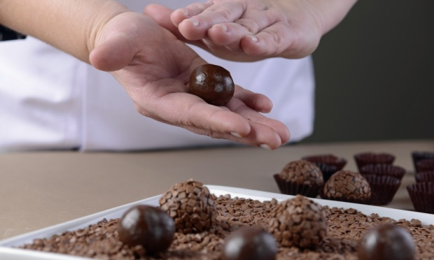 O segredo em Fazer Brigadeiro Gourmet para Vender não está apenas em vender mais